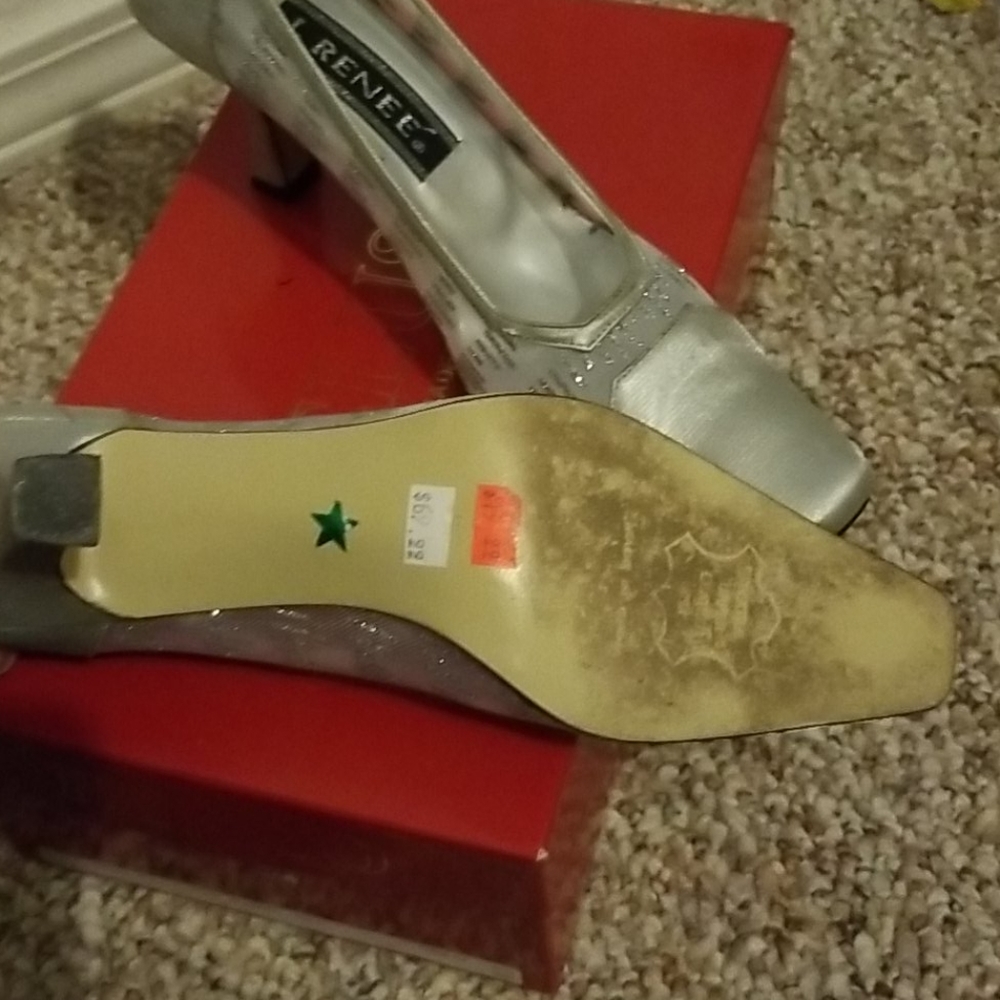 Beautiful silver pumps - Picture 6 of 7